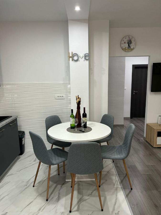 Apartment Marko With A Beautiful View Of The Sea Kaštel Sućurac Buitenkant foto